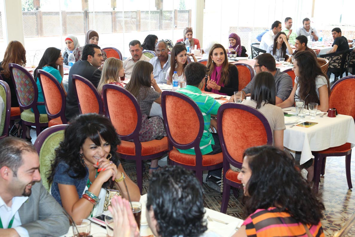 Queen Rania Al Abdullah honors Madrasati volunteers