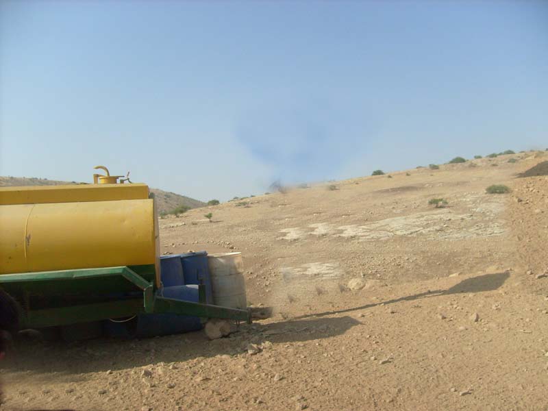 سلطات الاحتلال تستولي على صهاريج مياه وجرارات زراعية في الأغوار الشمالية