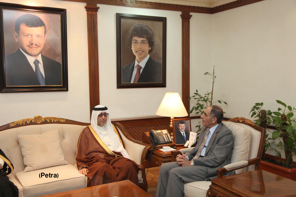 وزير الداخلية يلتقي رئيس جامعة نايف العربية للعلوم الأمنية