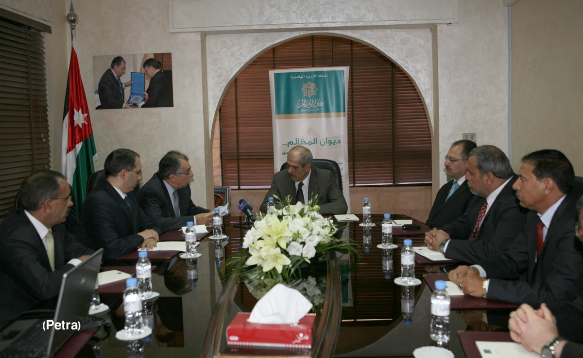 PM urges close cooperation between ministries, Ombudsman Bureau