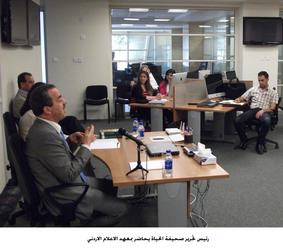 رئيس تحرير صحيفة الحياة يحاضر بمعهد الاعلام الاردني