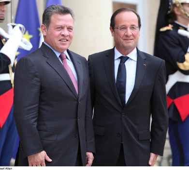 King holds talks with French leaders