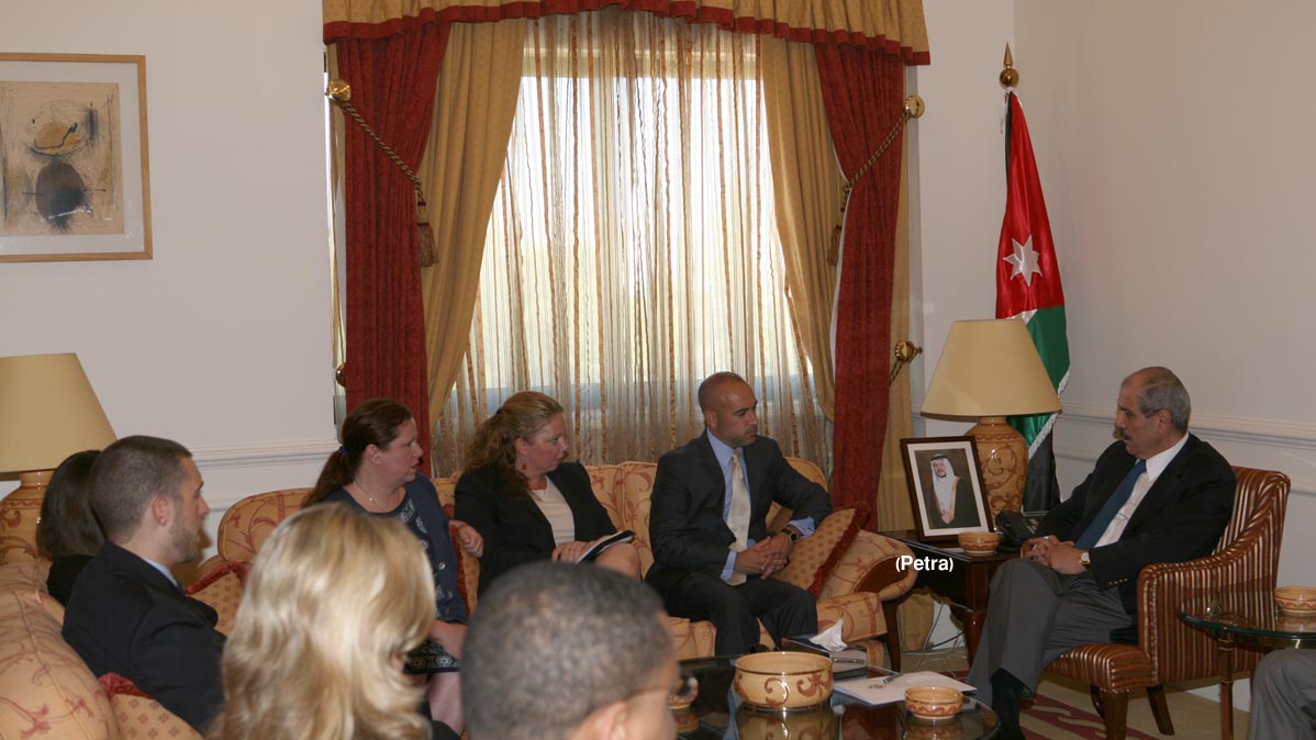 PM discusses closer cooperation with US congressional aides