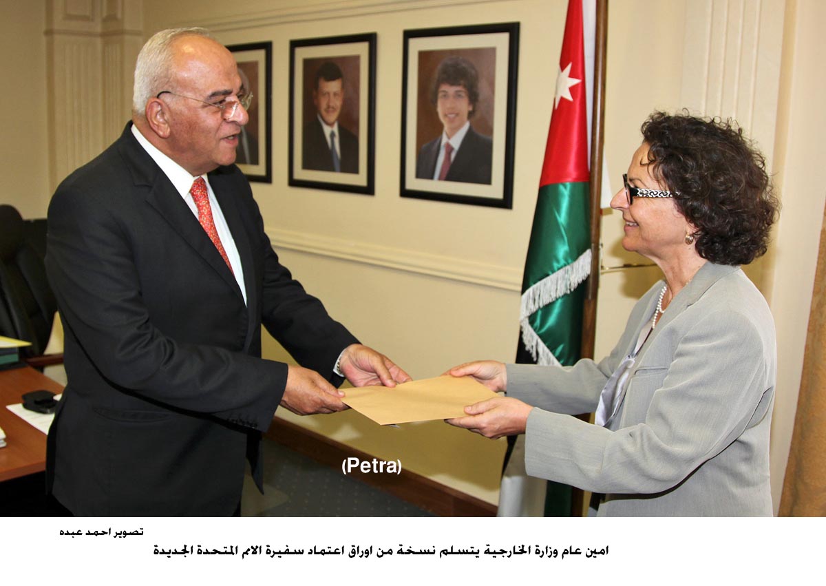 سفيرة الامم المتحدة الجديدة تقدم نسخة من اوراق اعتمادها