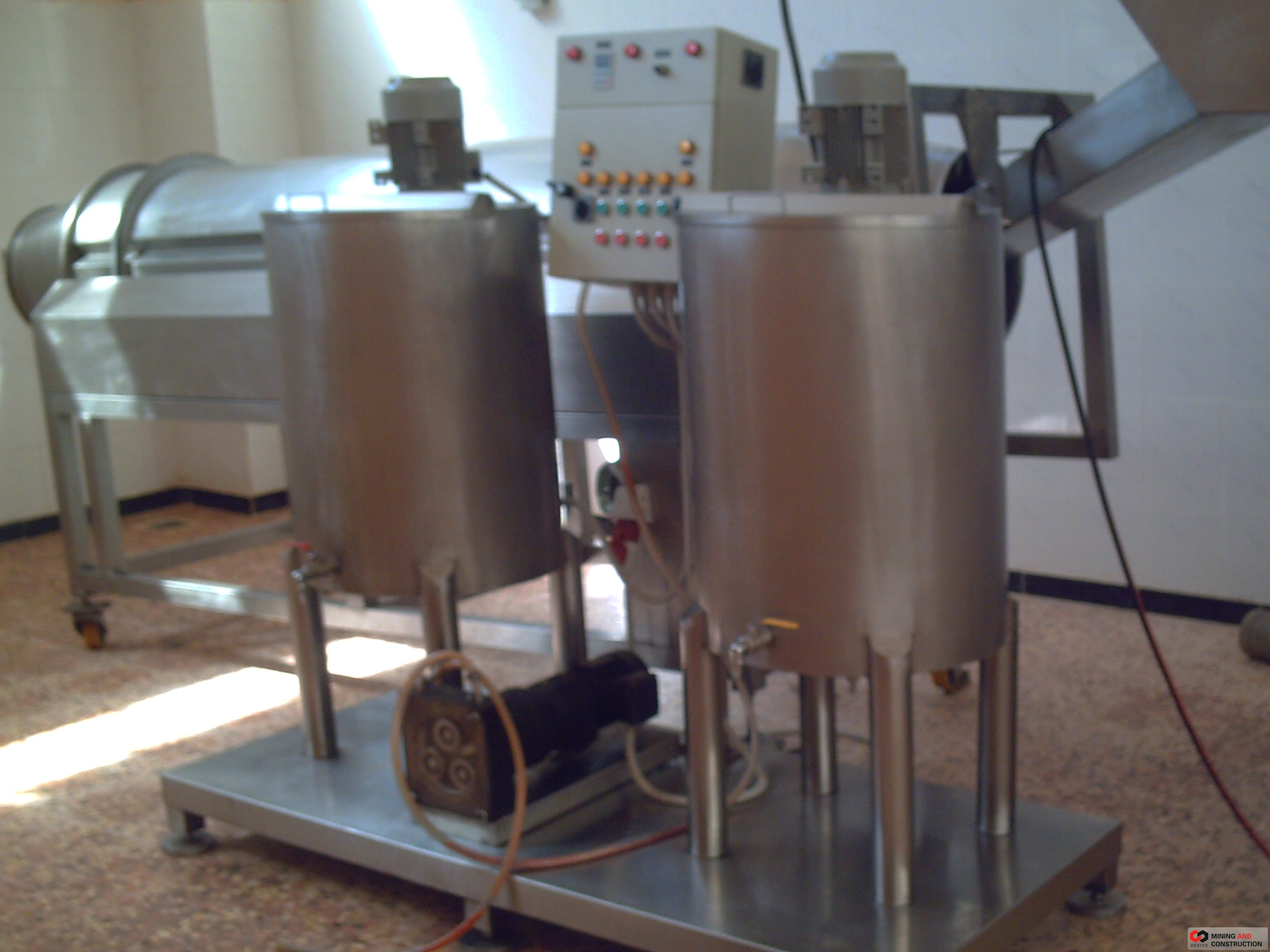 ماكينة شيبس تبتر اصبعي عامل في سحاب