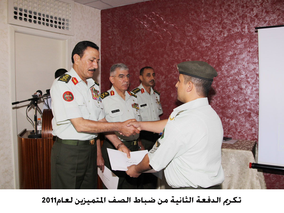 تكريم الدفعة الثانية من ضباط الصف المتميزين لعام2011