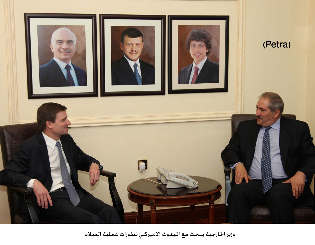 وزير الخارجية يبحث مع المبعوث الاميركي تطورات عملية السلام