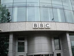 هيئة الإذاعة البريطانية تخفّض رواتب موظفيها