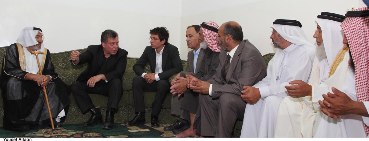 الملك يعود الى ارض الوطن ويتفقد قرية الطيبة بمحافظة الكرك (موسع)