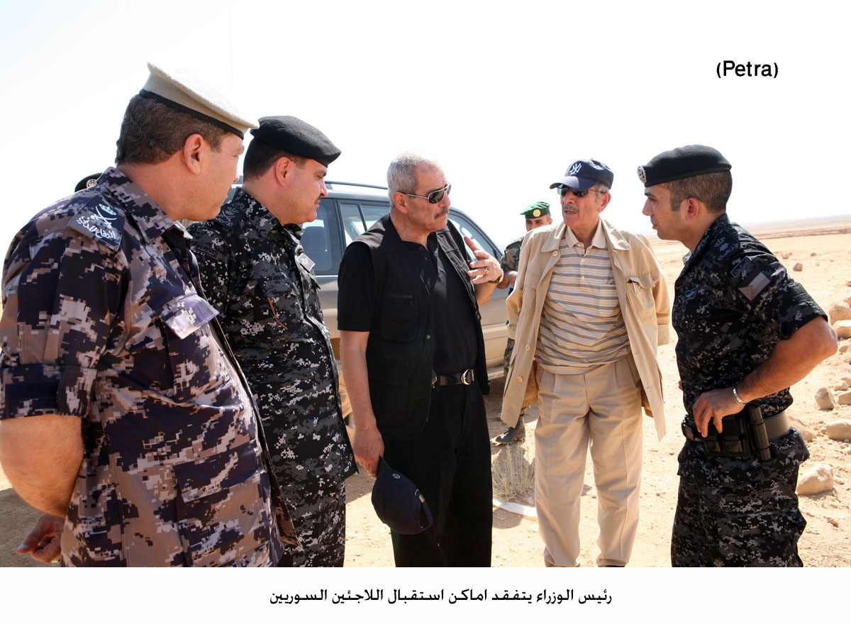 رئيس الوزراء يتفقد اماكن استقبال اللاجئين السوريين