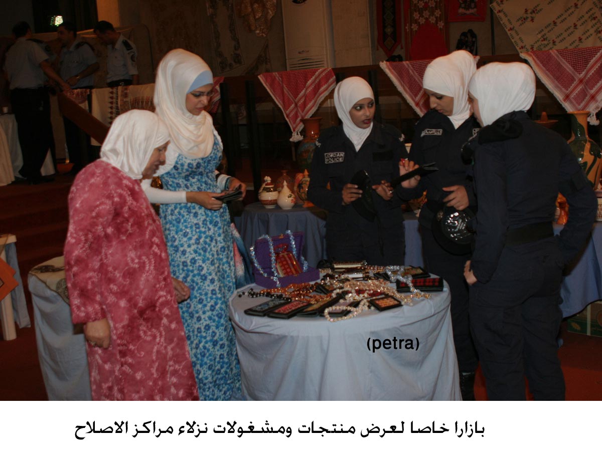 مواطنون ينتجون من داخل السجون