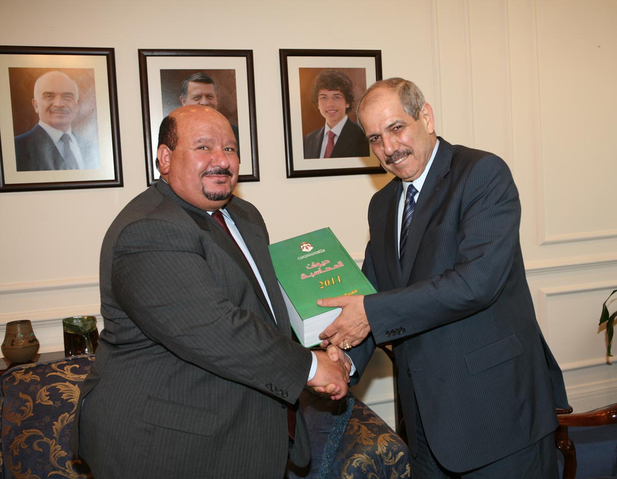 PM receives Audit Bureau's annual report