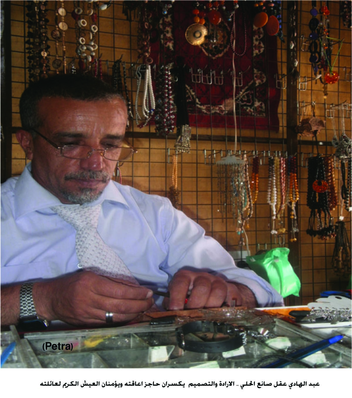 الارادة والتصميم يكسران حاجز اعاقته ويؤمنان العيش الكريم لعائلته