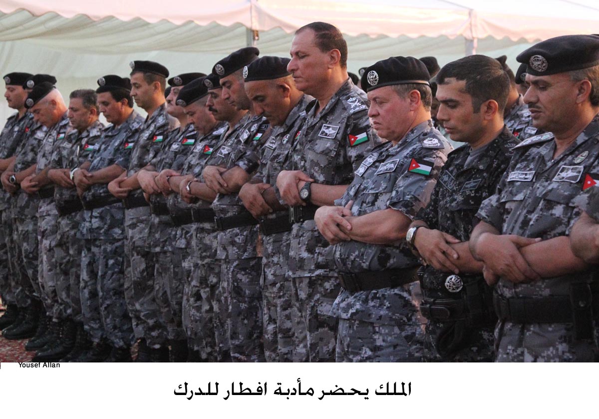 الملك يحضر مأدبة افطار للدرك