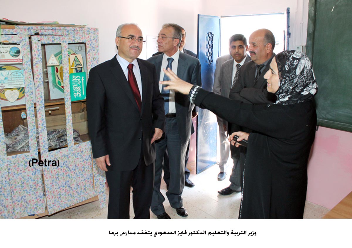 وزير التربية يتفقد مدارس برما ويلتقى فعاليات المجتمع المحلي