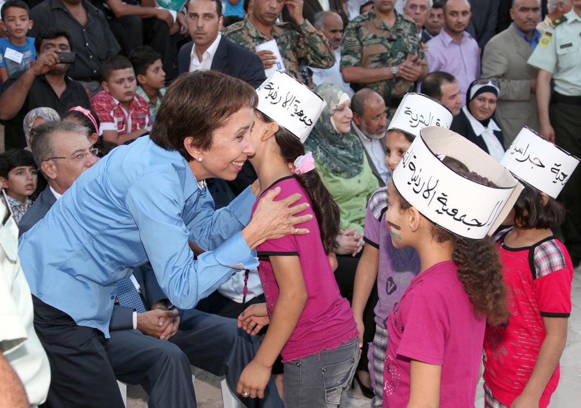 الأميرة بسمة توزع مشاريع انتاجية ومساعدات انسانية بمحافظتي عجلون وجرش