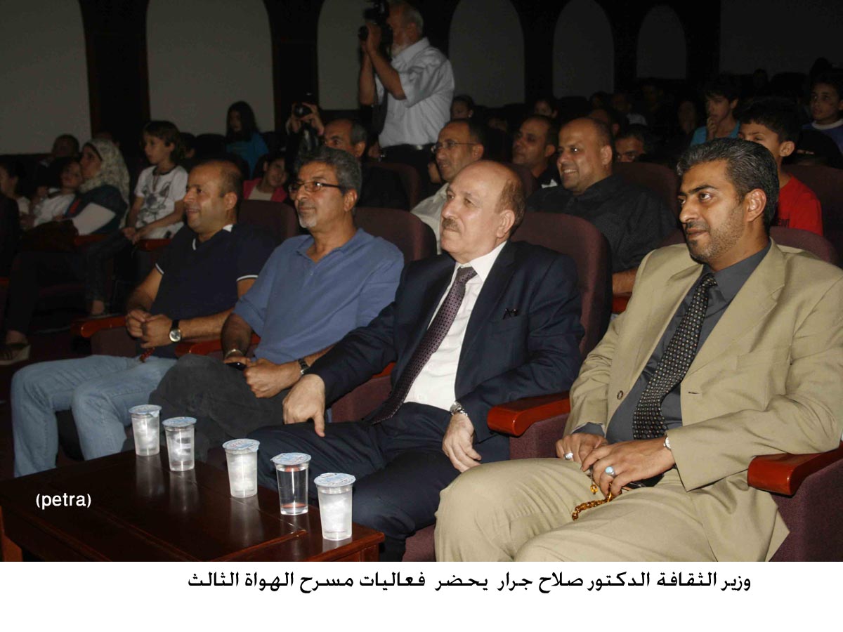 عرض مسرحية أهلين انتخابات على مسرح اسامة المشيني