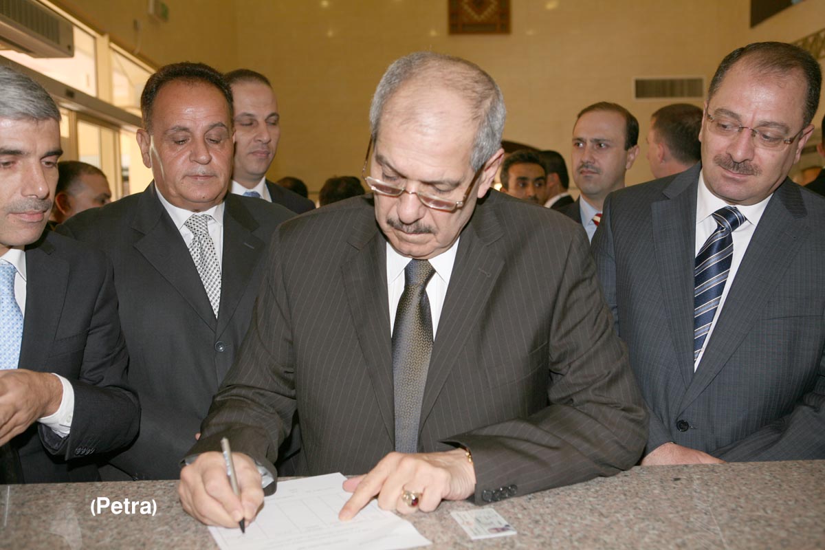 PM visits Civil Status and Passports Department