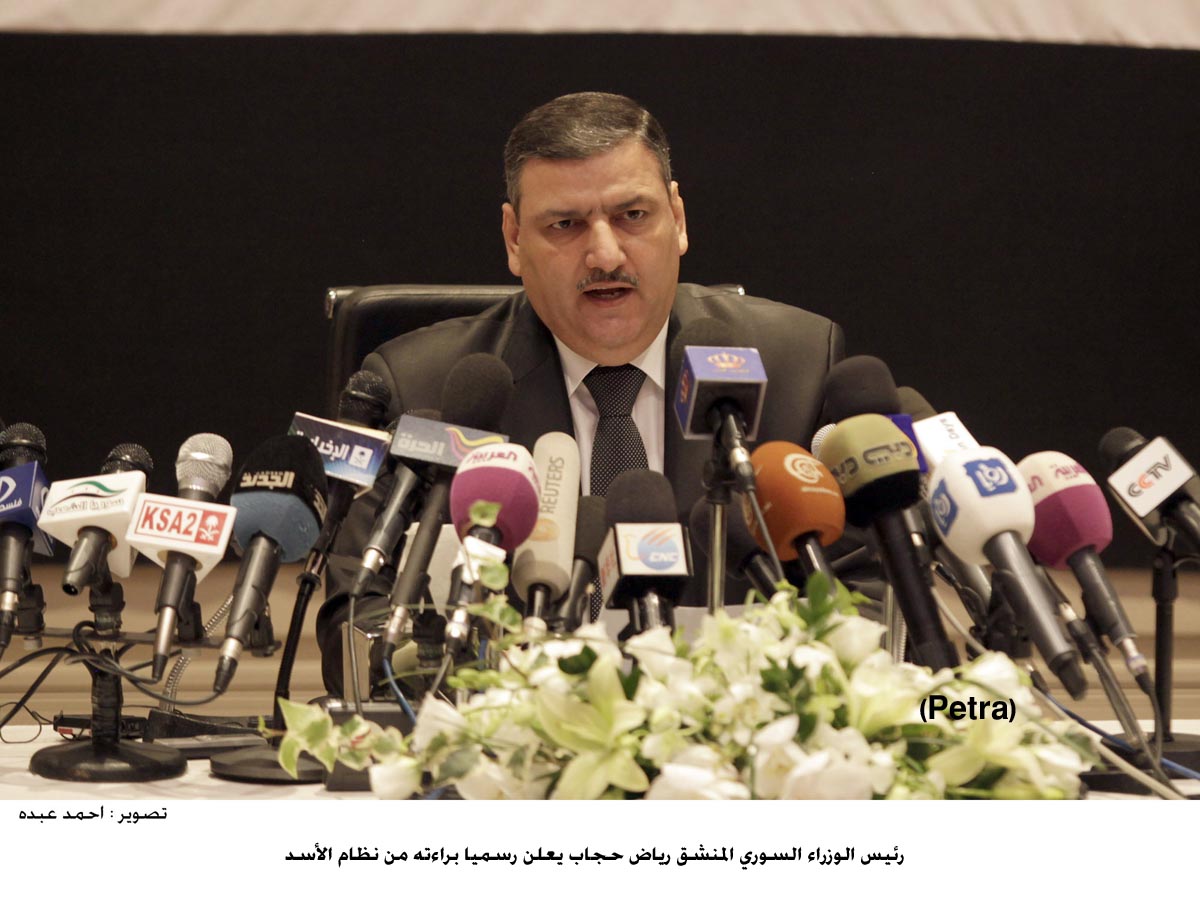 حجاب يعلن رسميا براءته من نظام الأسد