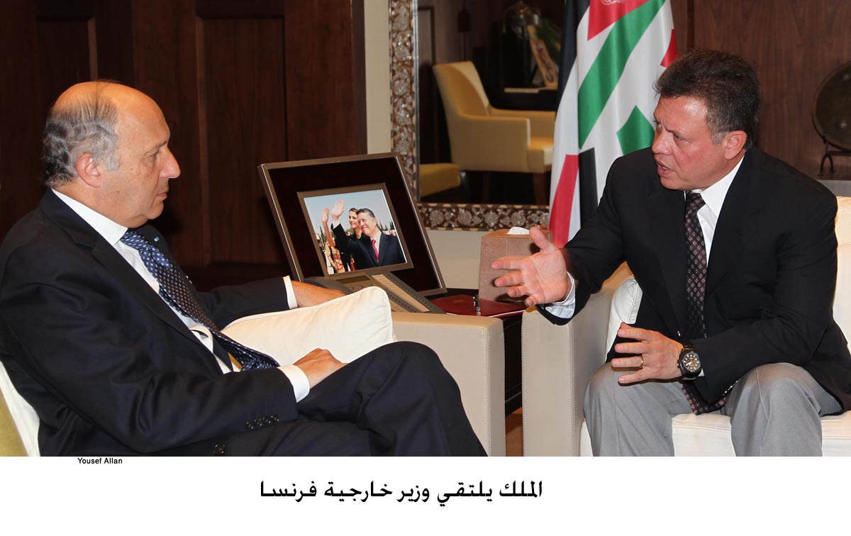 الملك يلتقي وزير خارجية فرنسا