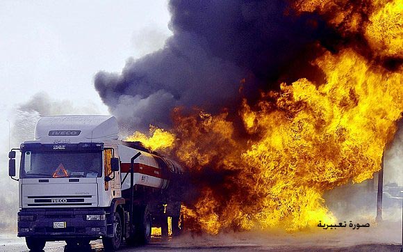 اخماد حريق في صهريج وبكب في الرصيفة