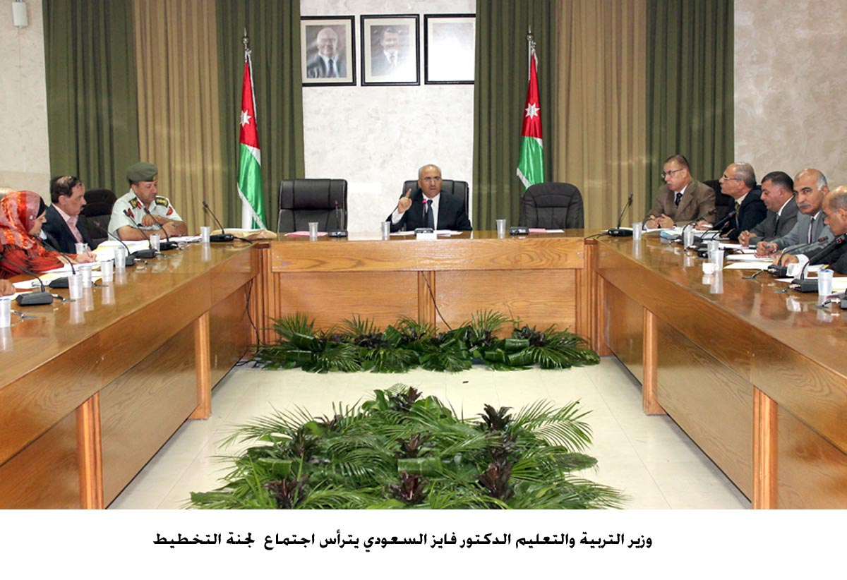 التربية تناقش استعداداتها لاستقبال العام الدراسي الجديد
