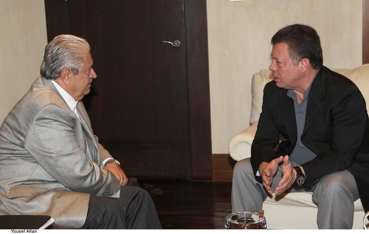 King urges more facilities to investors in Aqaba