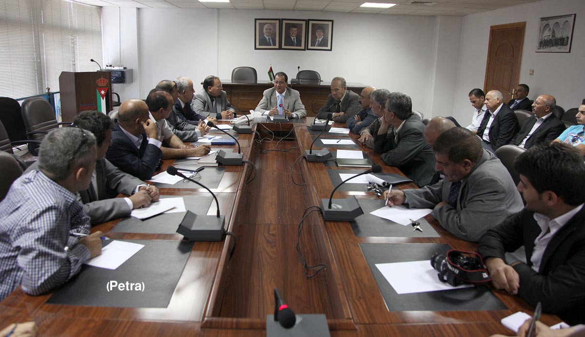 وفد من مؤسسة المتقاعدين يطلع على تجربة (بترا) الإعلامية