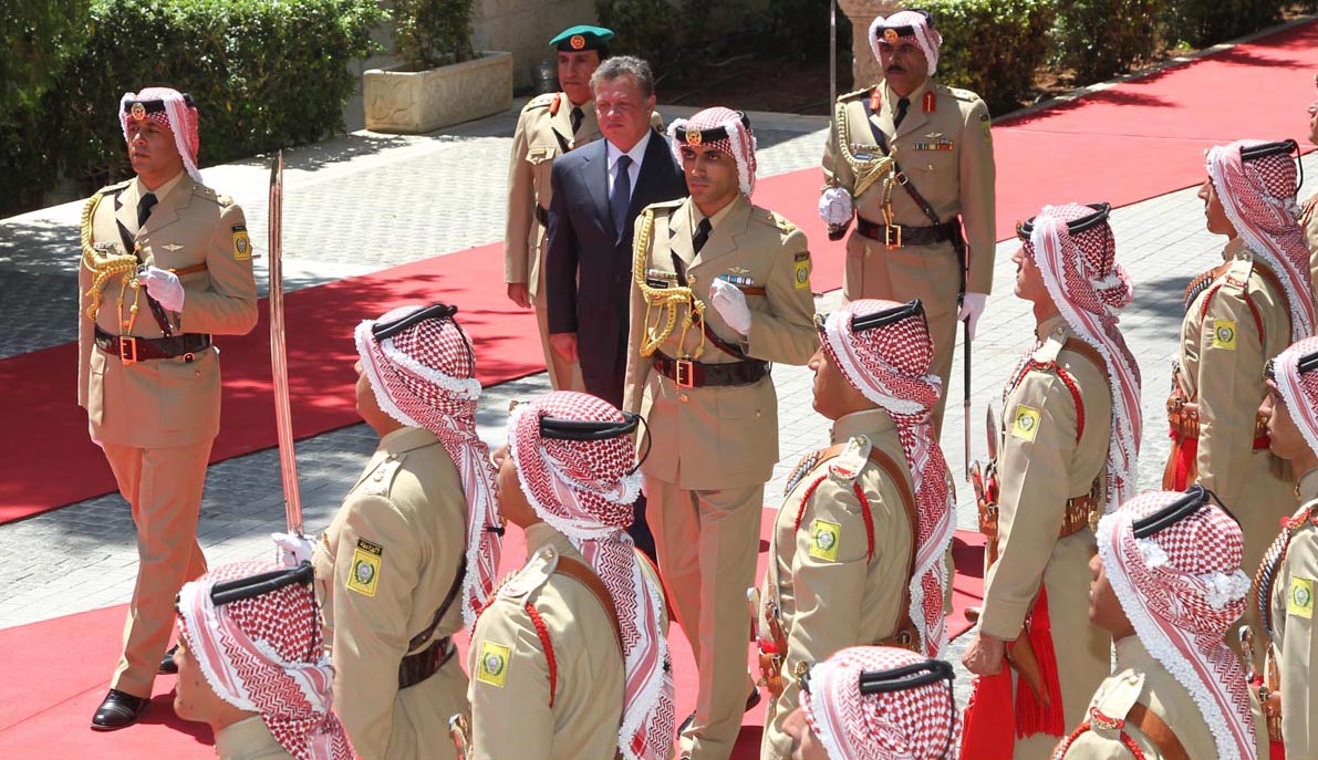 King receives credentials of new envoys