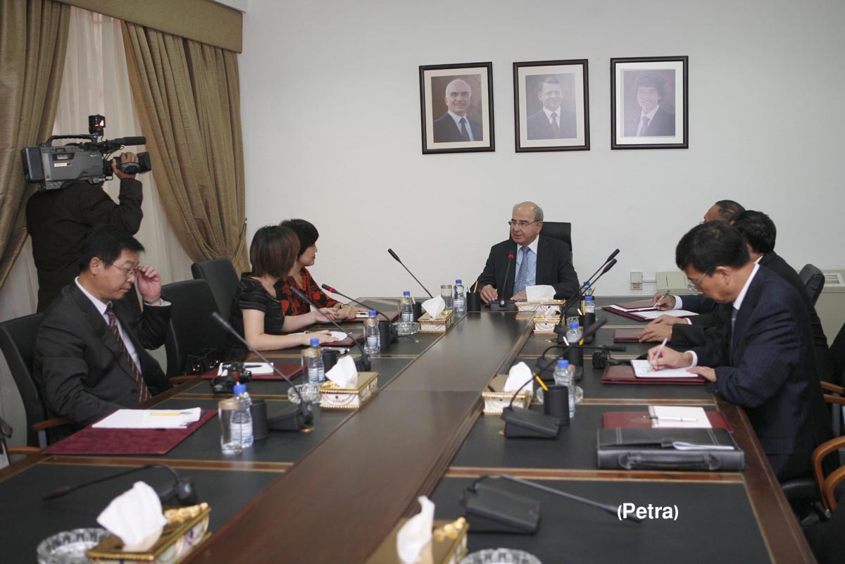 المصري يلتقي وفدا اعلاميا صينيا