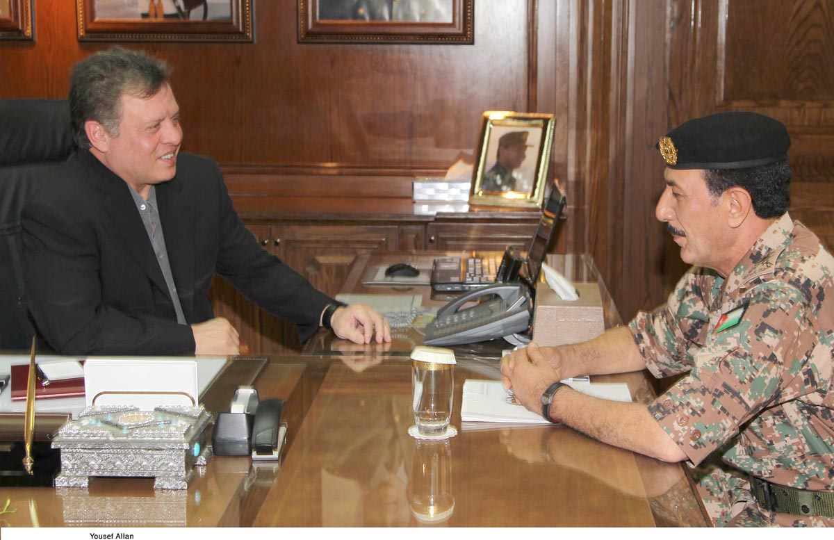 الملك يزور القيادة العامة للقوات المسلحة