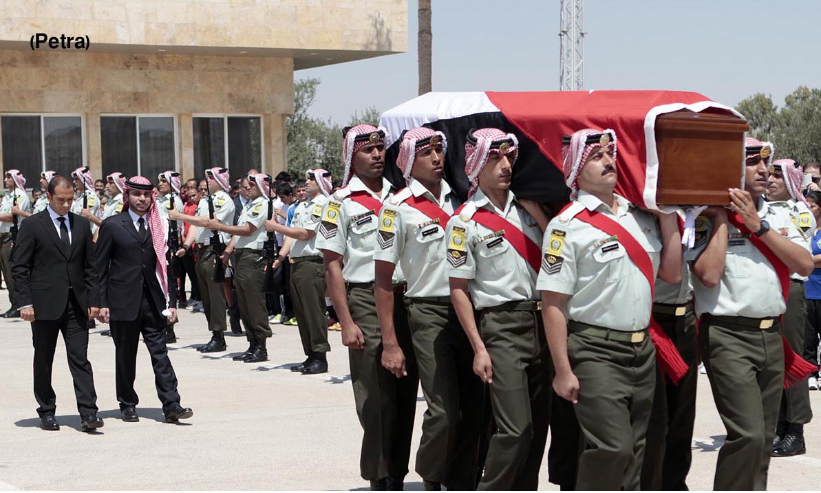 الأمير علي في مقدمة مودعي جثمان الجوهري