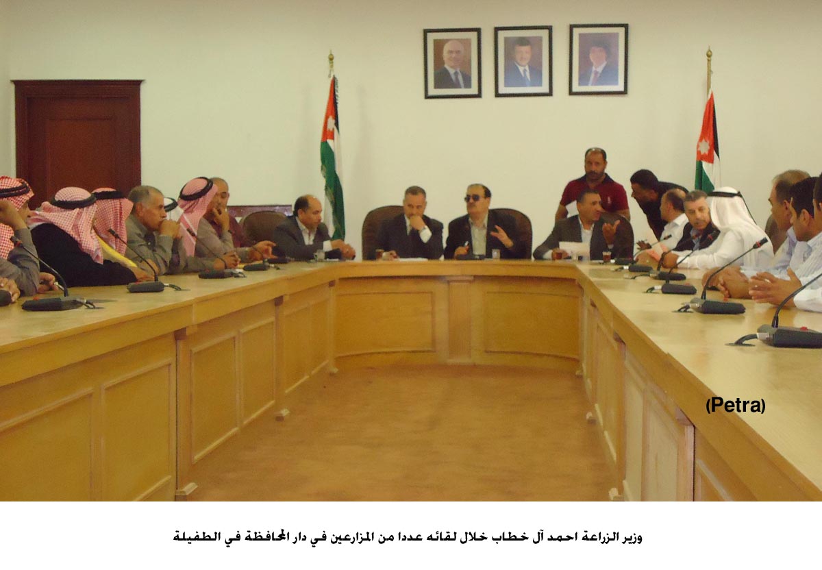 وزير الزراعة يتفقد الواقع الزراعي في الطفيلة