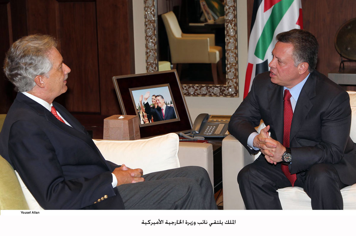 الملك يلتقي نائب وزيرة الخارجية الأميركية