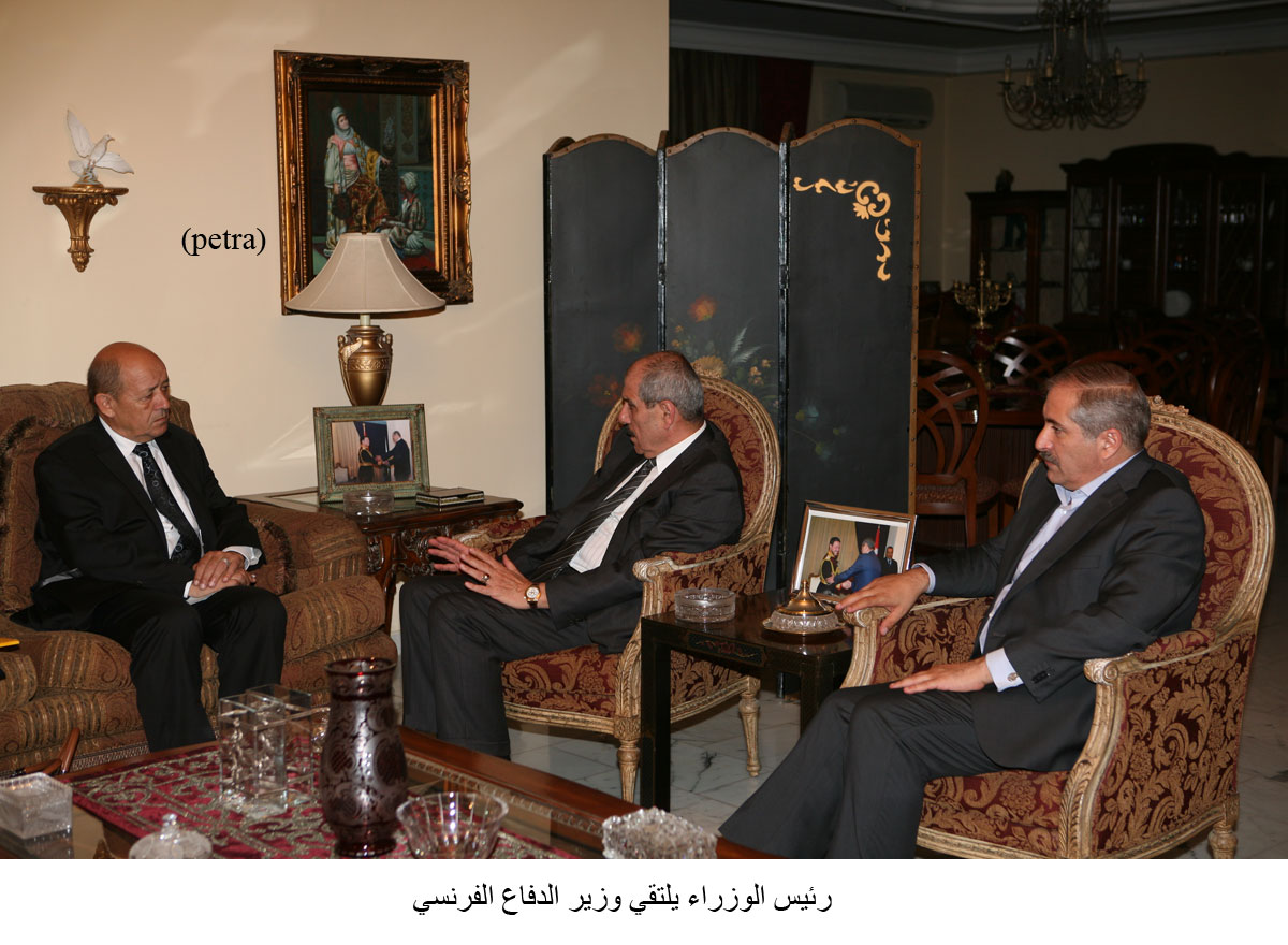 Premier meets with French Defense Minister