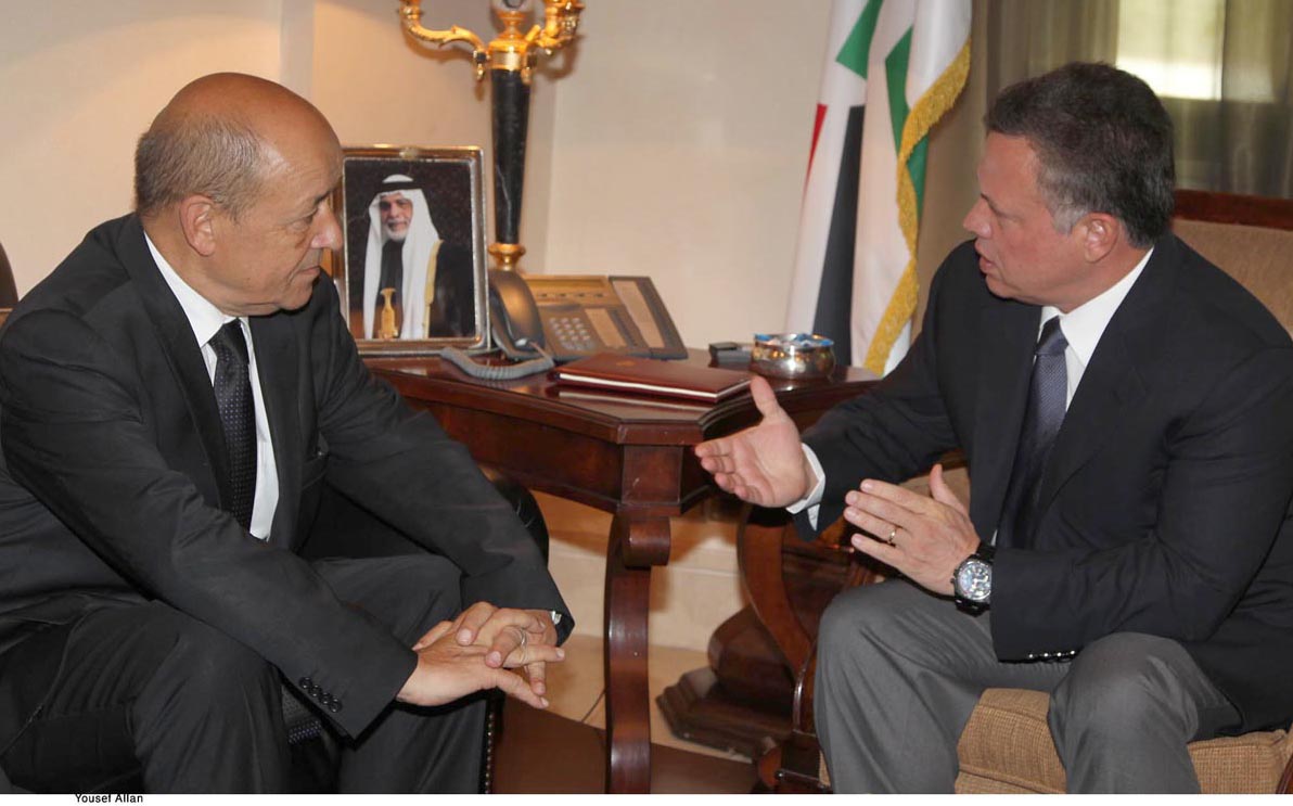 King discusses ties, Syria with French defense minister