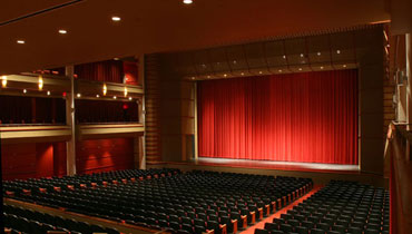 عرض مسرحية بعنوان سمبك في إربد