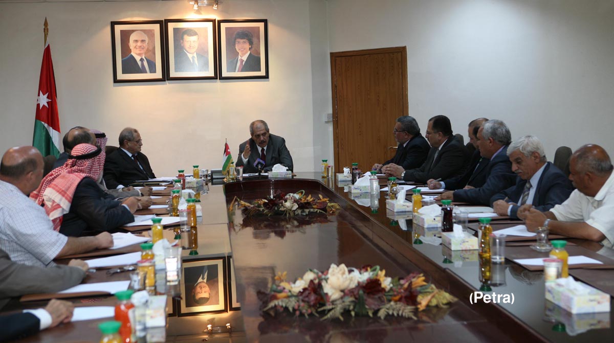 PM urges support for Awqaf Ministry