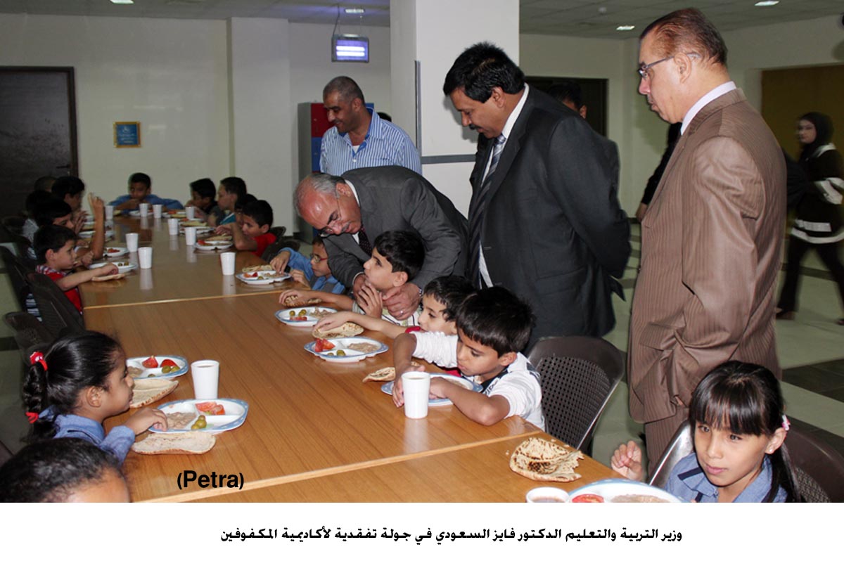 وزير التربية يتفقد اكاديمية المكفوفين