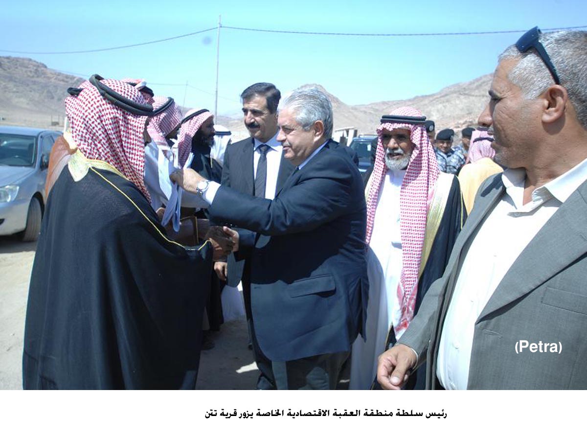 رئيس سلطة العقبة يزور قرية تتن
