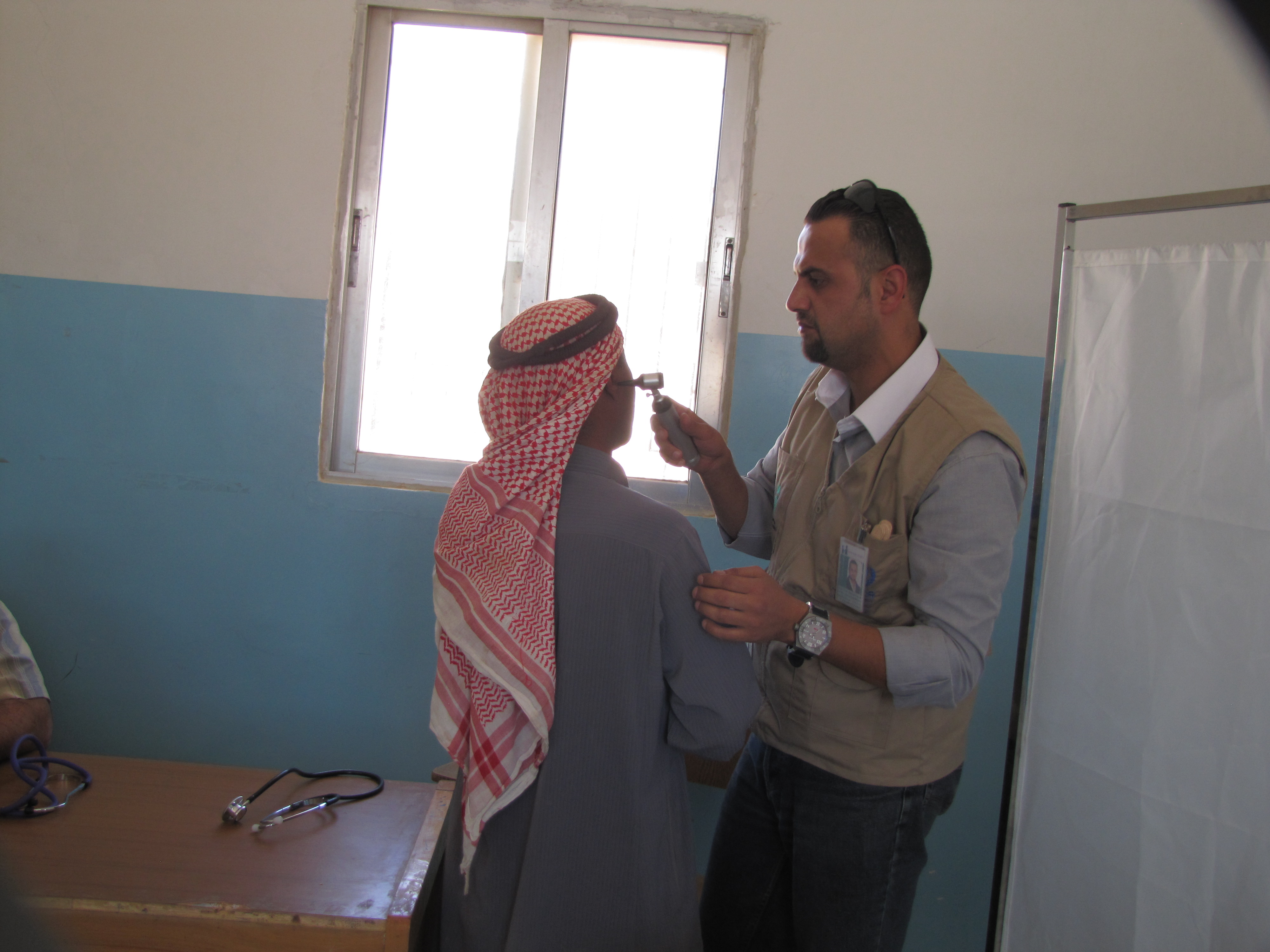 امان الأردنية والعون الصحي ينظمان يوما طبيا مجانيا