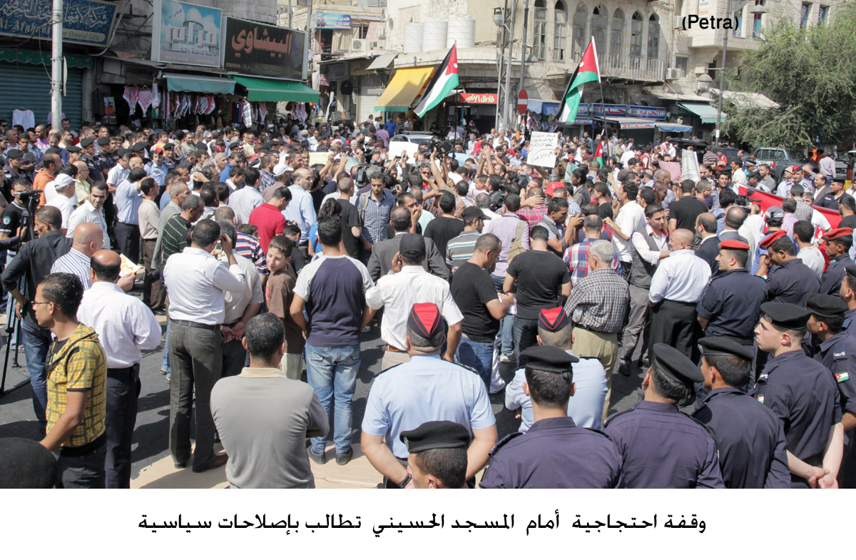وقفة احتجاجية أمام المسجد الحسيني تطالب بإصلاحات سياسية
