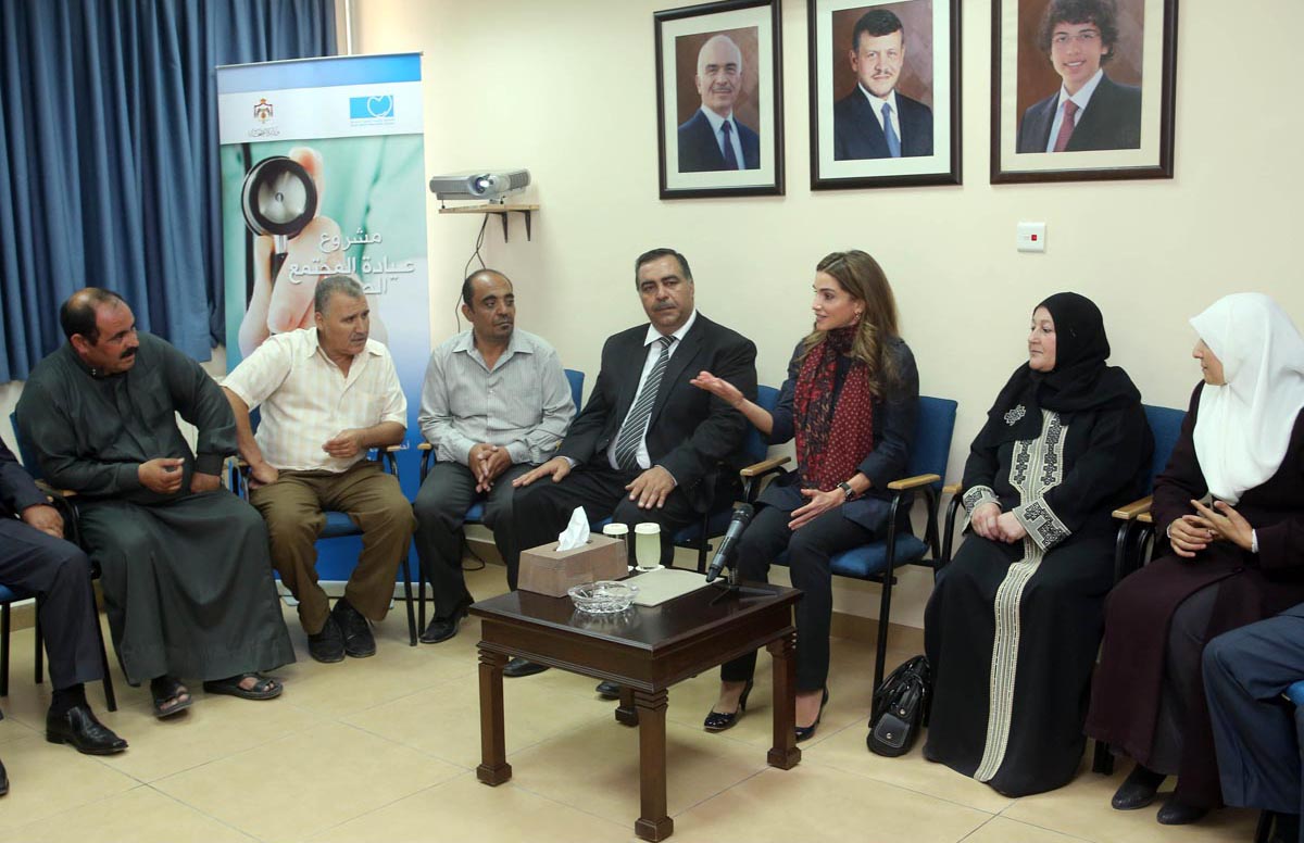 الملكة رانيا العبدالله تفتتح احد مشاريع الجمعية الملكية للتوعية الصحية في عين الباشا