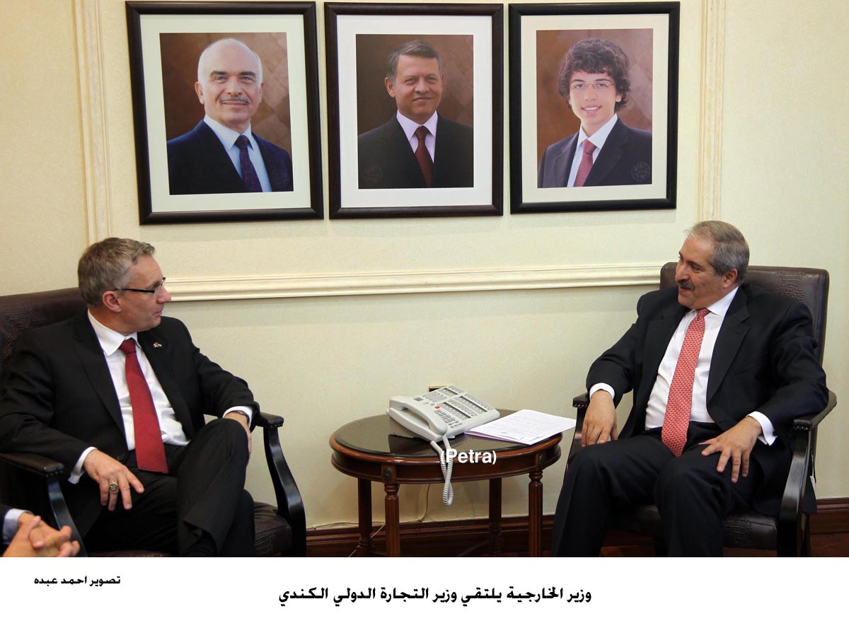 Foreign minister discusses economic cooperation with Canadian minister