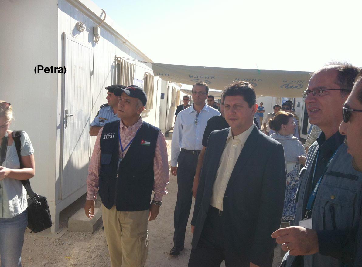 وزير الخارجية الروماني يزور مخيم الزعتري