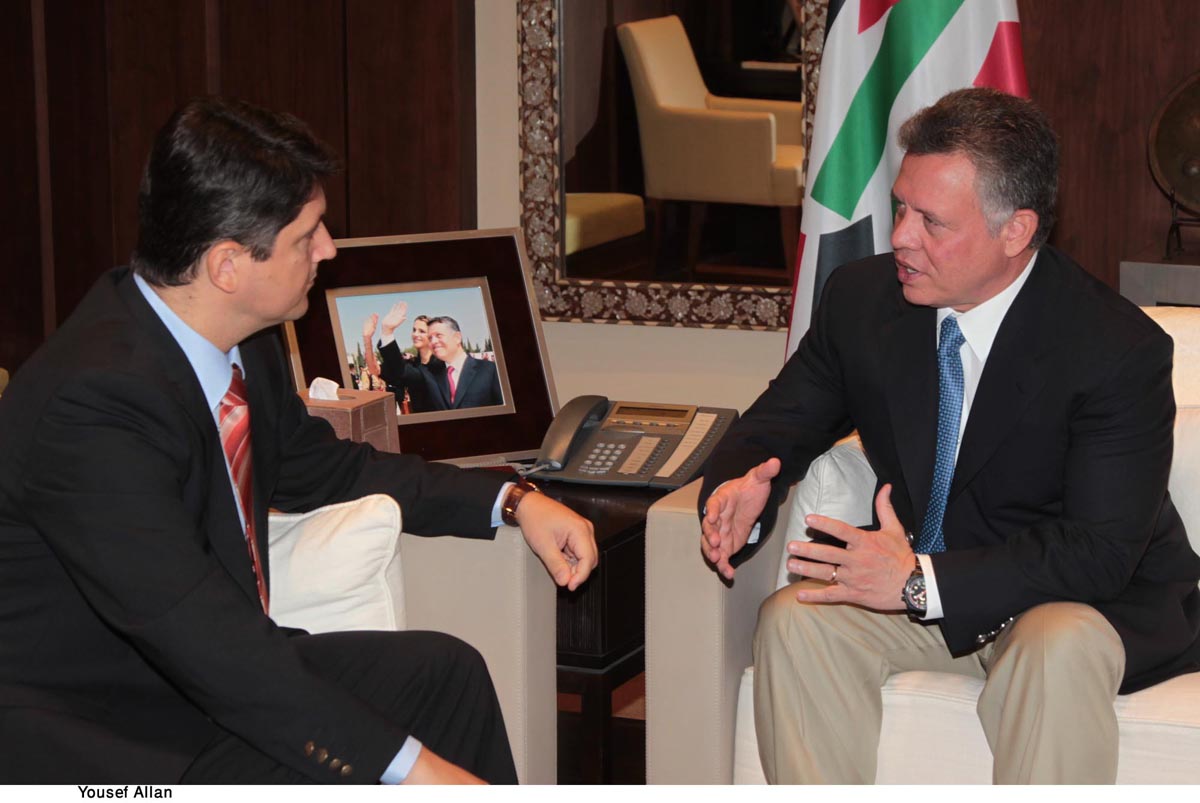 الملك يستقبل وزير الخارجية الروماني