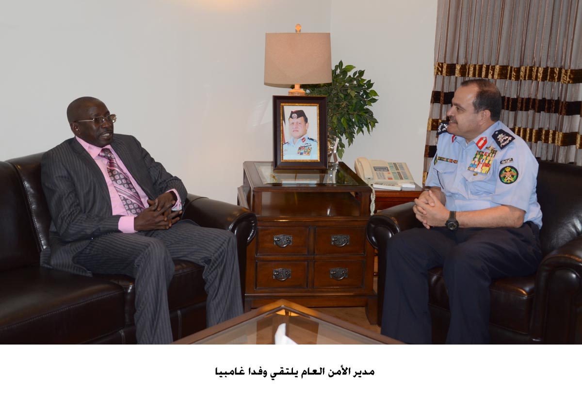 مدير الأمن العام يلتقي وفدا غامبيا
