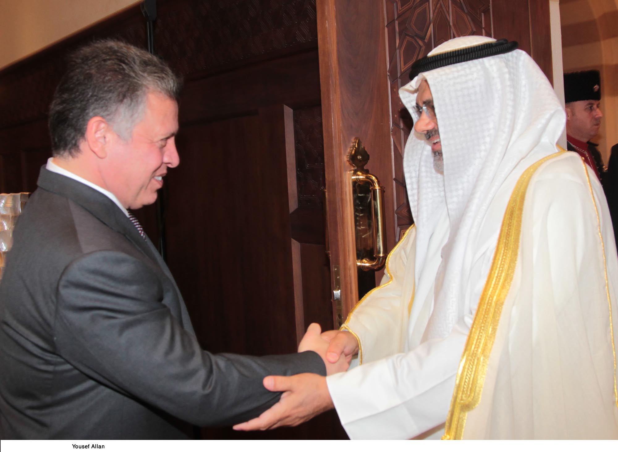 King discusses ties with Kuwaiti minister