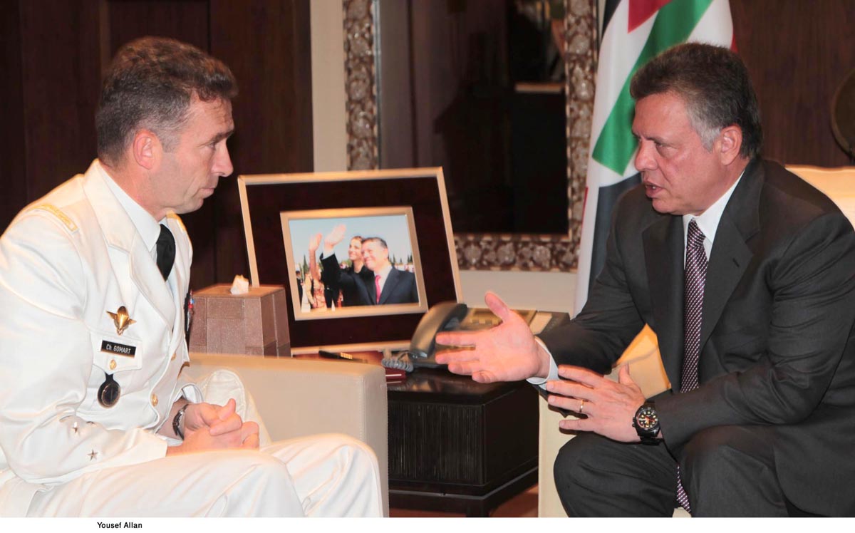 King receives French military official