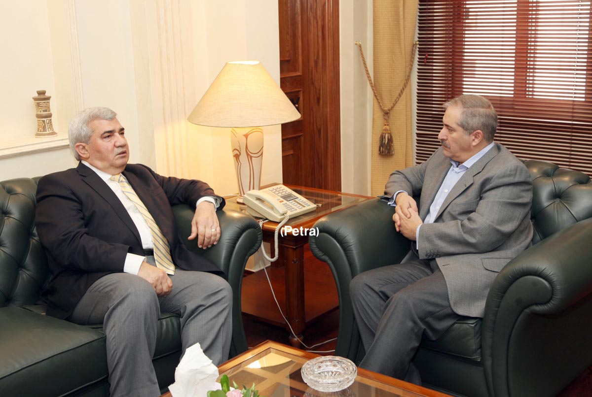 وزير الخارجية يلتقي النائب السوري السابق رياض سيف